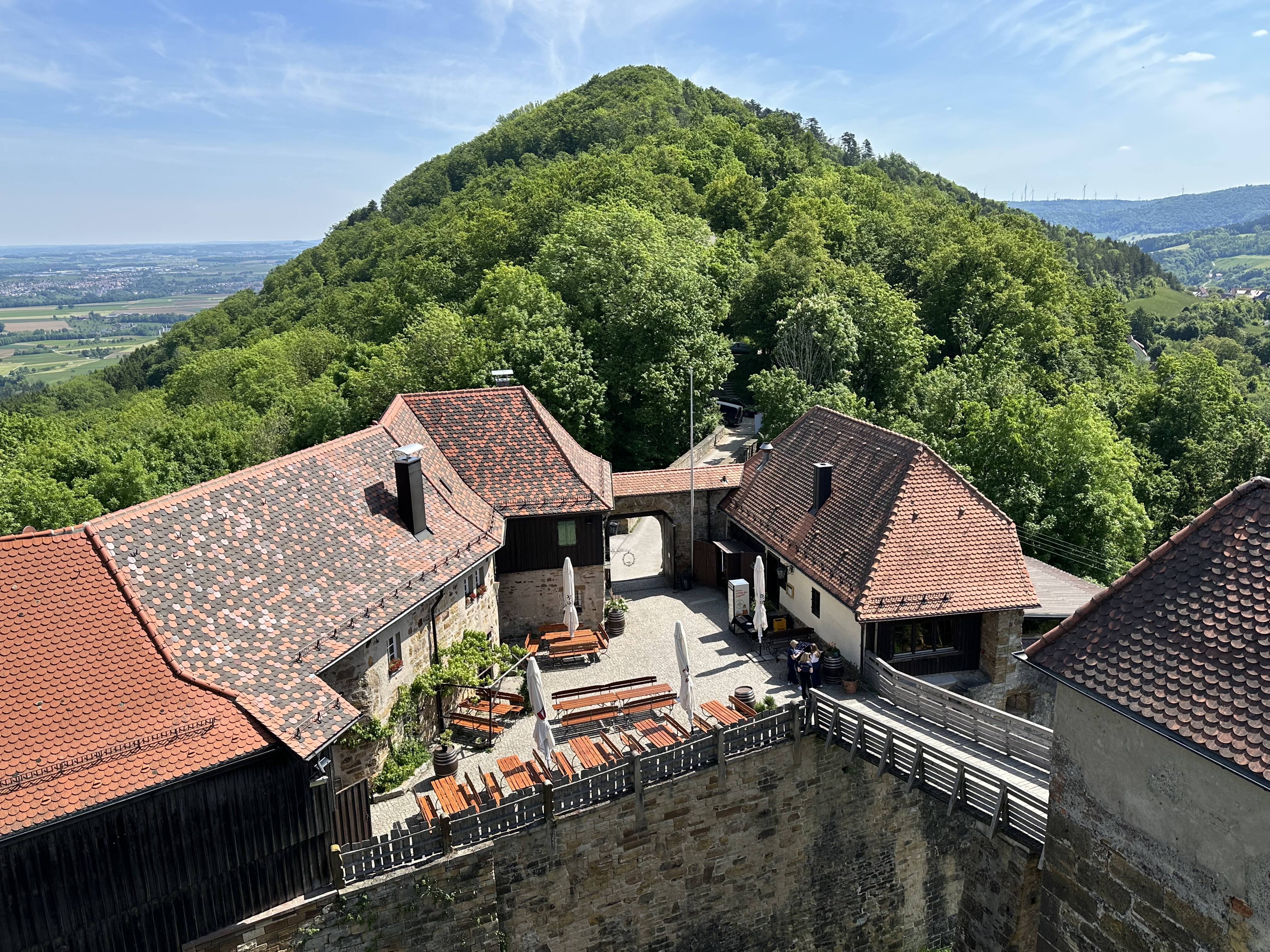 Blick von der Burg Hohenrechberg über die Schwäbische Alb rund um Donzdorf