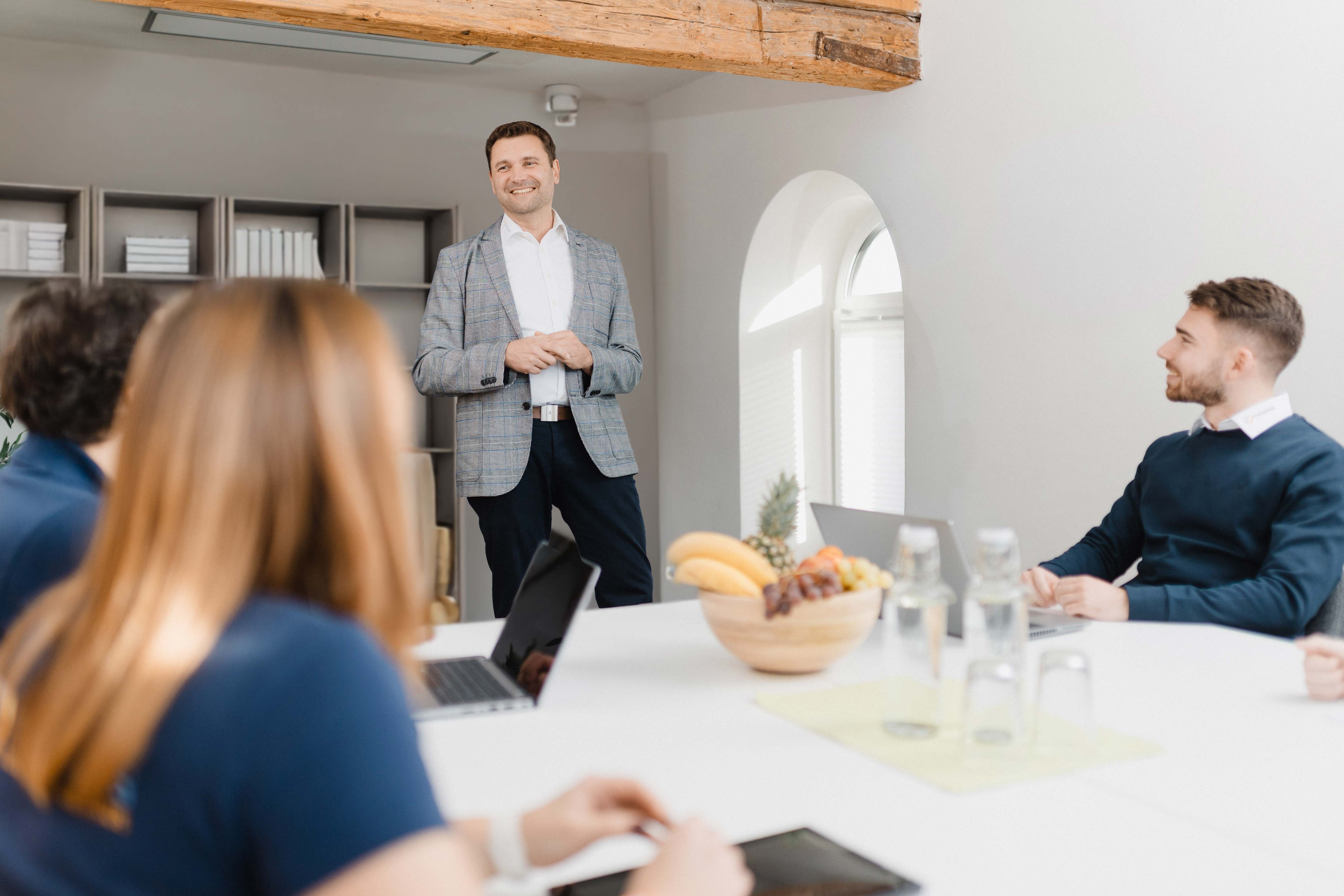 Das IT-Kompass Team im Besprechungsraum in Donzdorf